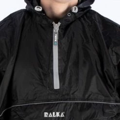 Ralka Poncho - Zwart - Volwassenen -Windgoo Shop 550x341 2