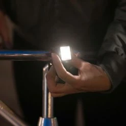 AXA - Niteline 11 - LED Fietsverlichting - Fietslampjes Voor En Achter - Batterij -Windgoo Shop 550x366 1