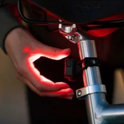 AXA - Niteline 11 - LED Fietsverlichting - Fietslampjes Voor En Achter - Batterij -Windgoo Shop 550x366 2