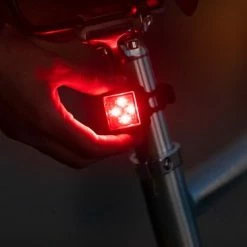 AXA – Niteline 44R - LED Fietslampjes Voor En Achter - Fietsverlichting USB Oplaadbaar 13 AXA – Niteline 44R - LED Fietslampjes Voor En Achter - Fietsverlichting USB Oplaadbaar -Windgoo Shop 550x366 38