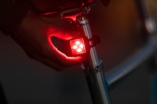 AXA – Niteline 44R - LED Fietslampjes Voor En Achter - Fietsverlichting USB Oplaadbaar 6 AXA – Niteline 44R - LED Fietslampjes Voor En Achter - Fietsverlichting USB Oplaadbaar - Afbeelding 6