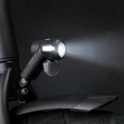 AXA Nox Sport 12 Lux - Fietslamp Voorlicht - LED Koplamp - Fietsverlichting Op Batterij - Zwart -Windgoo Shop 550x366 94