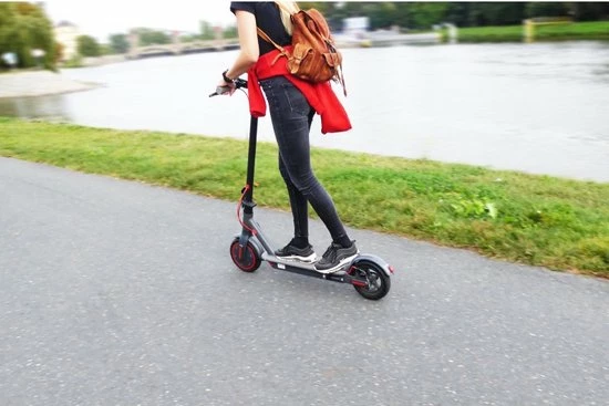 Kick&Move - Elektrische Step - E Scooter - Anti Lek Banden - 32 Km/u - App - LED Verlichting - Cruise Control - Schokbestendige Wielen - Anti Diefstal Optie 8 Kick&Move - Elektrische Step - E Scooter - Anti Lek Banden - 32 Km/u - App - LED Verlichting - Cruise Control - Schokbestendige Wielen - Anti Diefstal Optie - Afbeelding 8