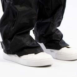 Ralka Regenbroek - Junior - Zwart - 164 18 Ralka Regenbroek - Junior - Zwart - 164 -Windgoo Shop 550x368 12