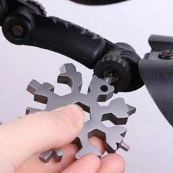 Merkloos 18-in-1 Multi Tool | Kleurrijk | Sneeuwvlok Sleutelhanger| Moersleutel | Draagbare Universele Tool |Schroevendraaier | Cadeau Tip | Cadeau | Vaderdag Cadeau | Cadeau Voor Hem -Windgoo Shop 550x512 6
