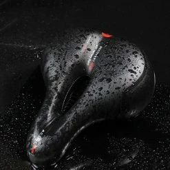 Voltano Fietszadel Met Gelpads - Zwart/Rood - Uitsparing - Zadelvering - Unisex - Incl. Gratis Zadelstrop -Windgoo Shop 550x544 5