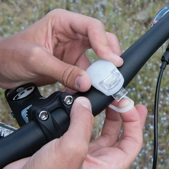 Merkloos Fietslampjes Set - LED Fietsverlichting Voorlicht & Achterlicht Fiets - Waterdichte Siliconen LED Fiets Lampen 2 Merkloos Fietslampjes Set - LED Fietsverlichting Voorlicht & Achterlicht Fiets - Waterdichte Siliconen LED Fiets Lampen - Afbeelding 2