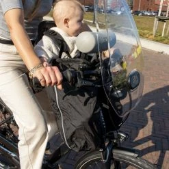 Deryan Bike-a-way Fietsstoeltje Voor - Fiets Regenhoes - Warme Jas En Windbreaker + Regenponcho - Bobike & Yepp -Windgoo Shop 550x719 1